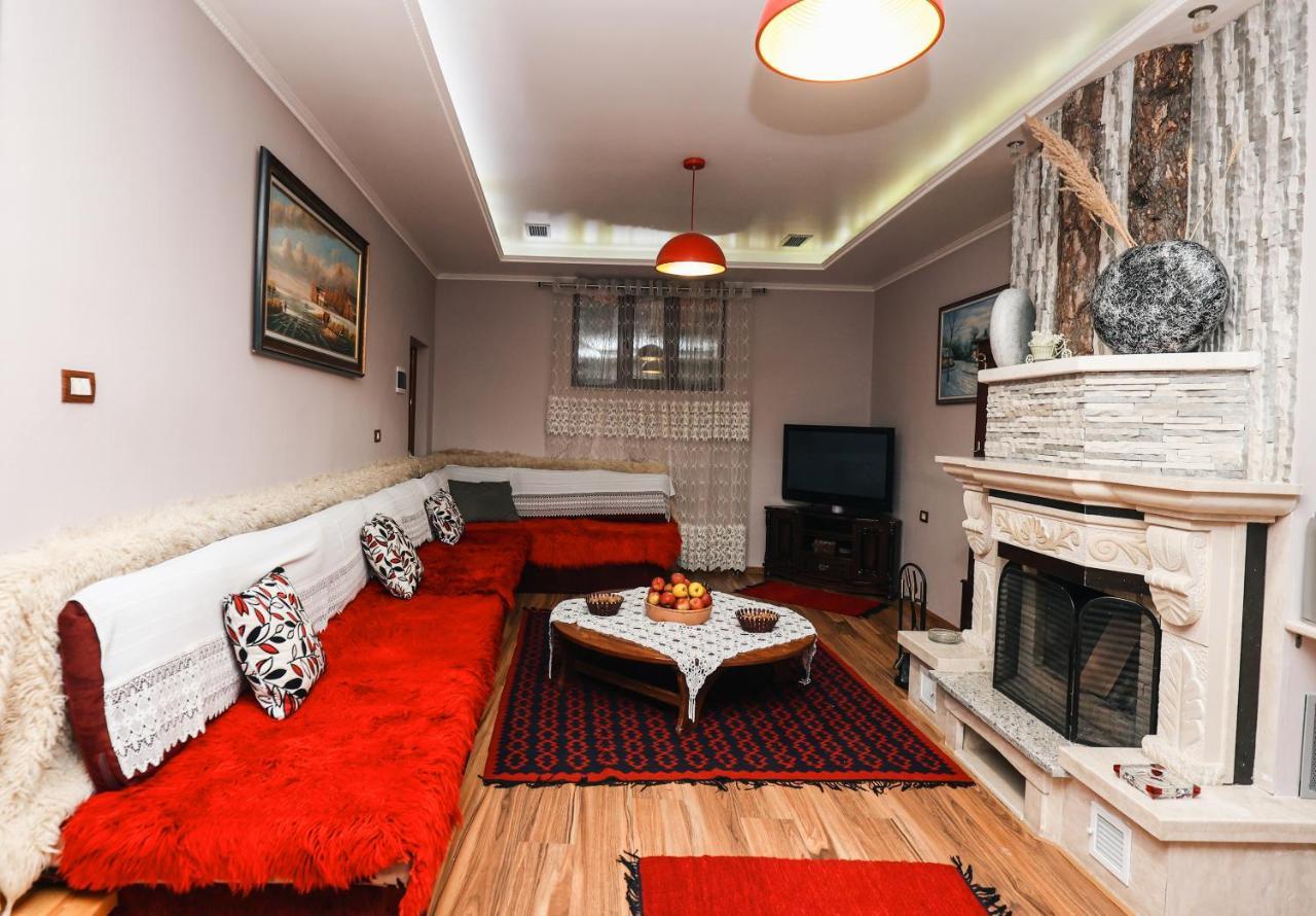 Vila Mariss Korce Exterior photo